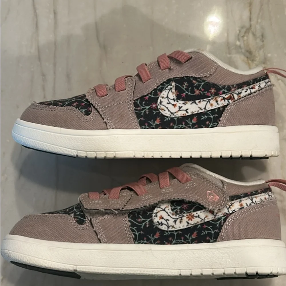 Nike Air Jordan 1 low kids sneakers in Dusty Rose and Black Floral, size 1y